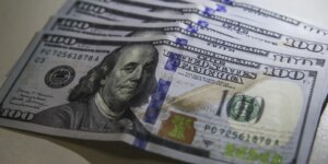 dolar-volta-a-r$-5-com-ambiente-externo-e-ajuste-pos-eleitoral