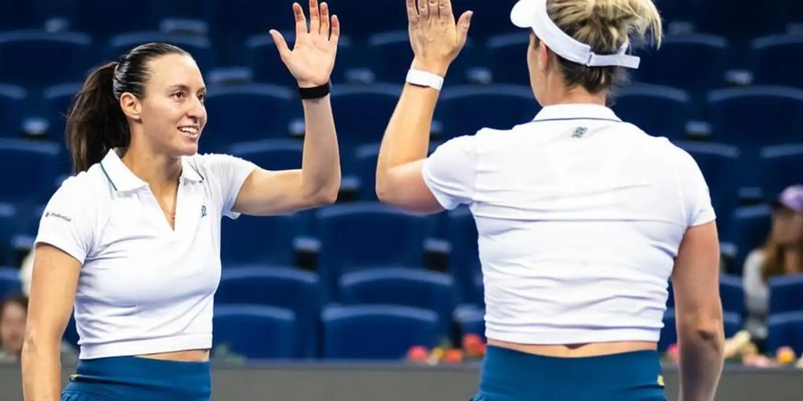 dupla-de-stefani-bate-campeas-olimpicas-e-avanca-a-semi-em-pequim