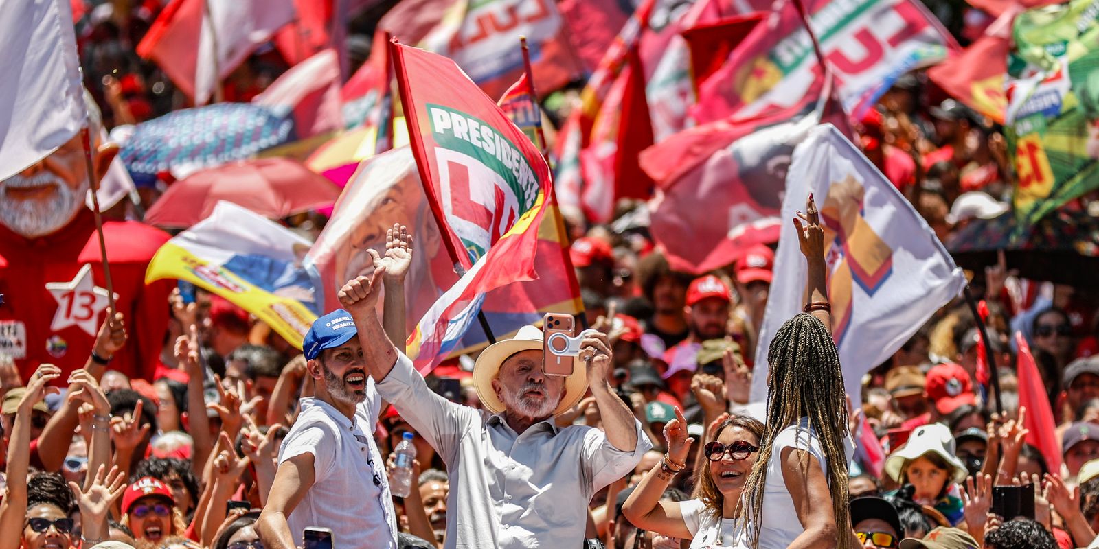 brasil-nao-sera-governado-por-socios-do-banco-master,-diz-lula-em-ato