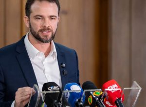 salario-minimo-devera-subir-para-r$-1.741-em-2027,-diz-durigan